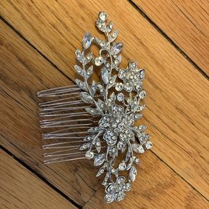 Silver crystal bridal hair comb.